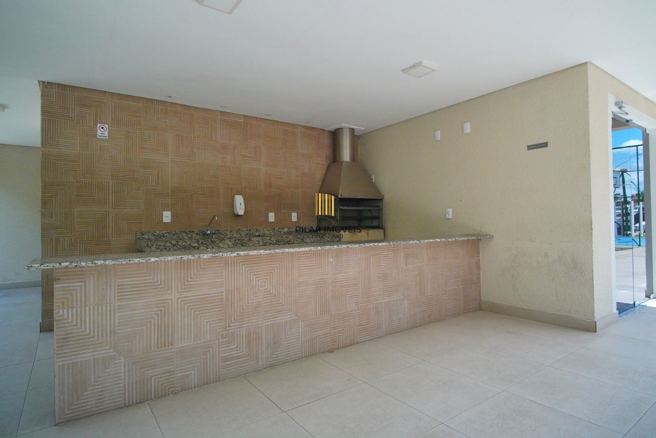 Apartamento com 02 dormitórios e com vaga de garagem