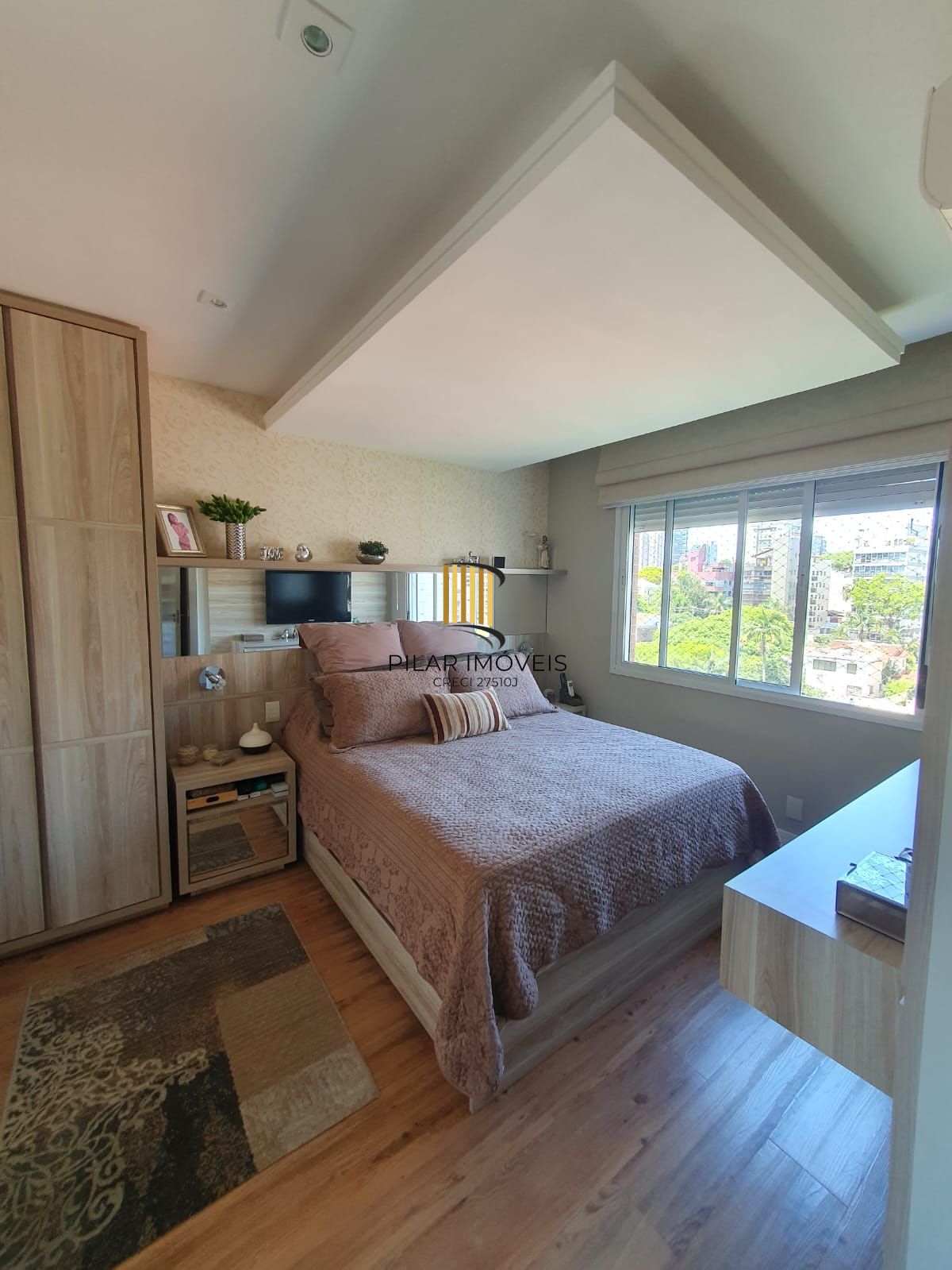 Apartamento mobiliado com 03 dormiórios, transformado em 02 e 02 vagas de garagem