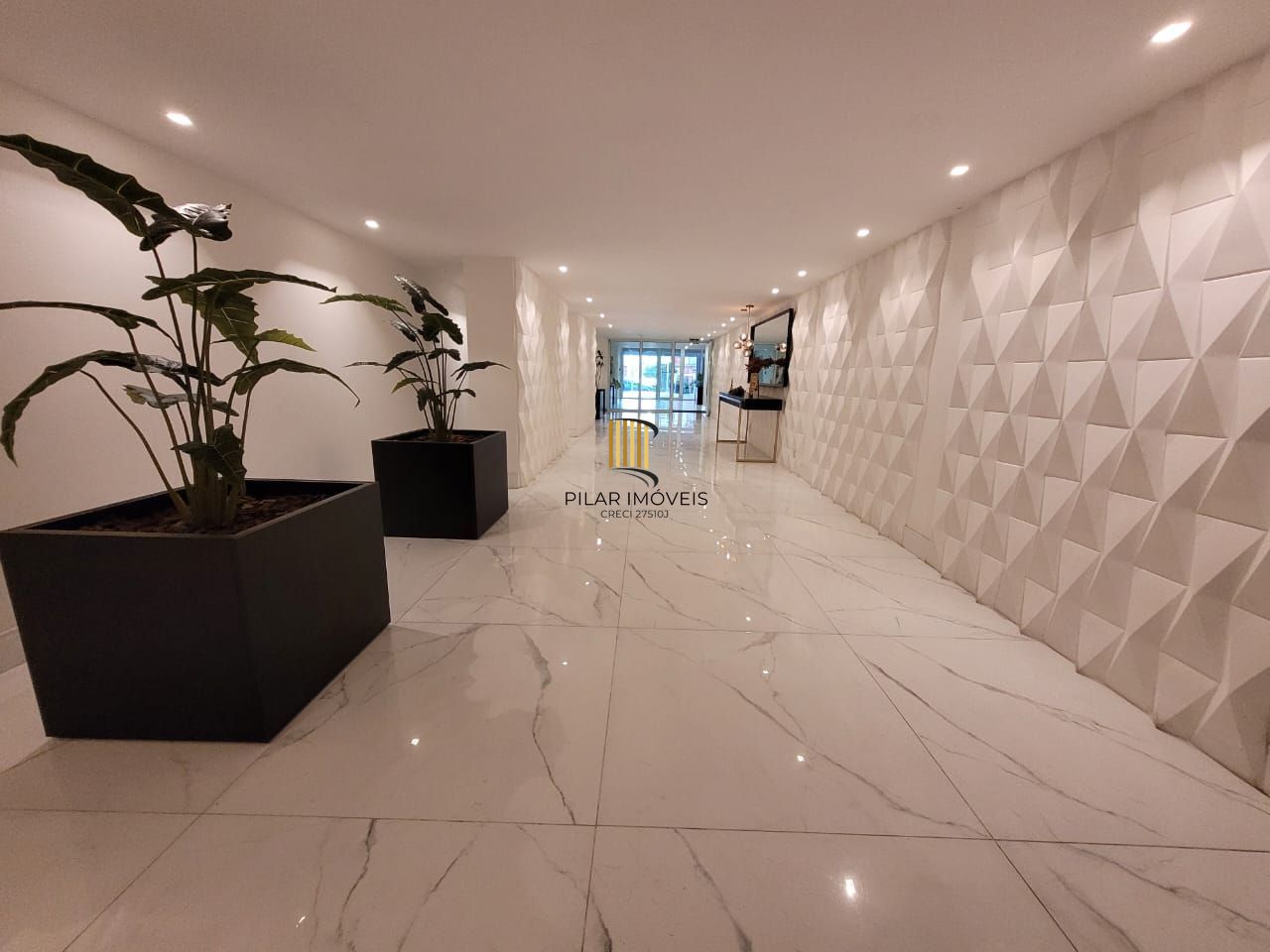 cobertura vista Beira Rio  03 dormitórios com 2 suítes e três vagas individuais