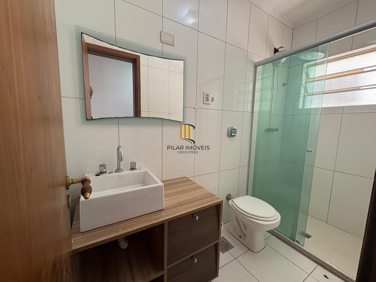 Apartamento com 03 dormitórios com 01 vaga de garagem escriturada