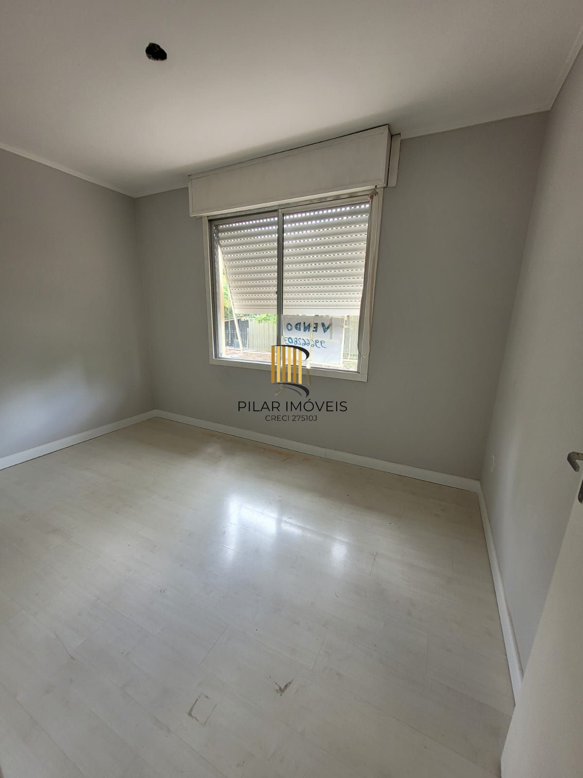 Vende apartamento de 2 dormitórios no Passo da Areia, condomínio ao lado do Conceição