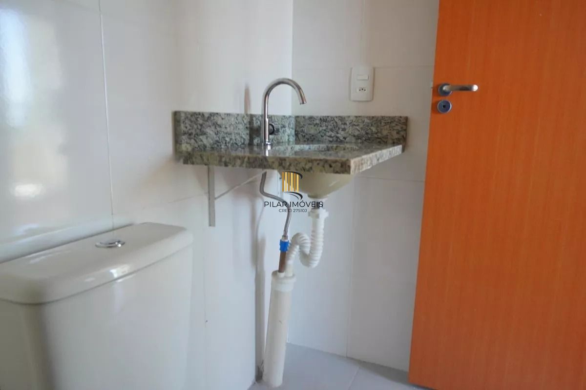 Apartamento com 02 dormitórios e  vaga escriturada
