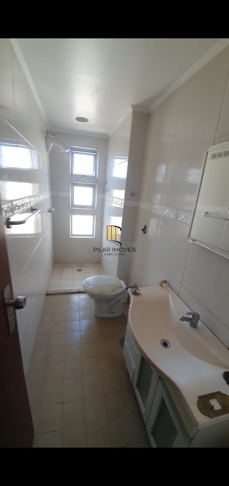 Apartamento com 03 dormitórios e vaga de garagem