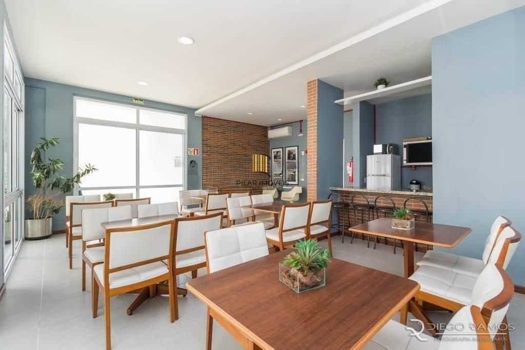 Apartamento 02 dormitórios com garagem escriturada no Bairro Ipanema