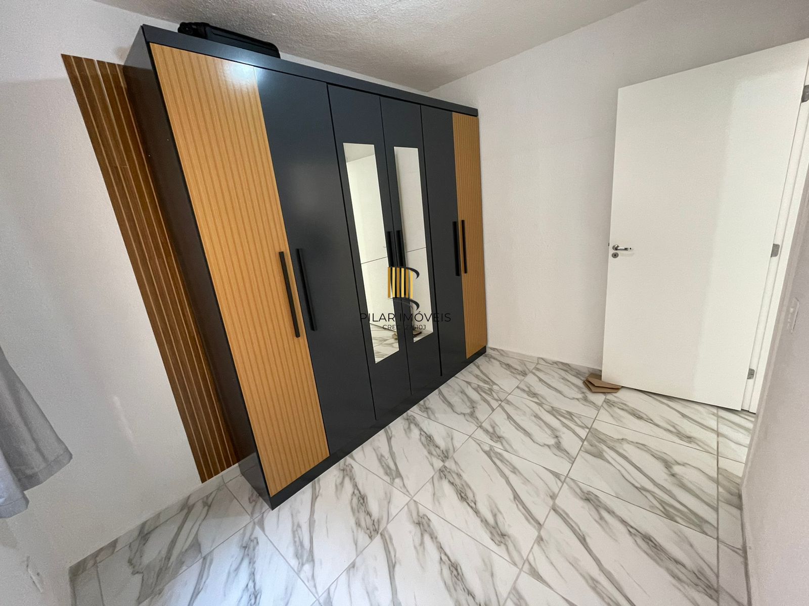 Apartamento com dois dormitórios e vaga de garagem
