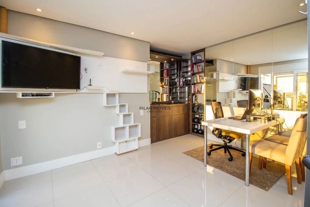 Cobertura de 01 dormitório com 02 vagas de garagens escrituradas