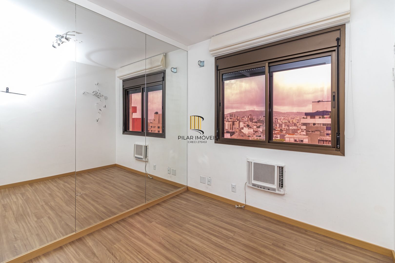 Apartamento 2 dormitórios  2 vagas Santa Cecília