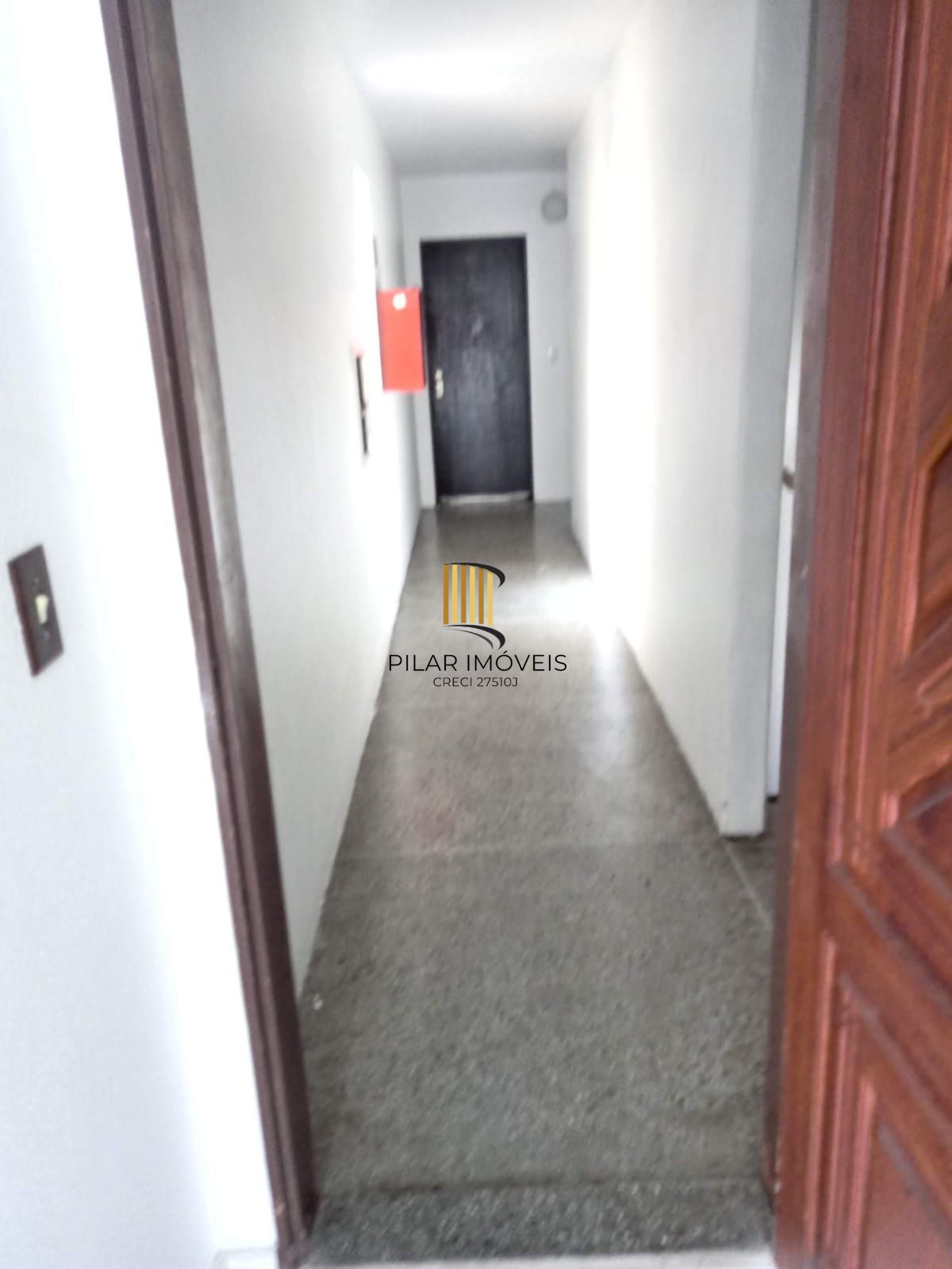 Apartamento com 02 dormitórios com vaga de garagem por convenção