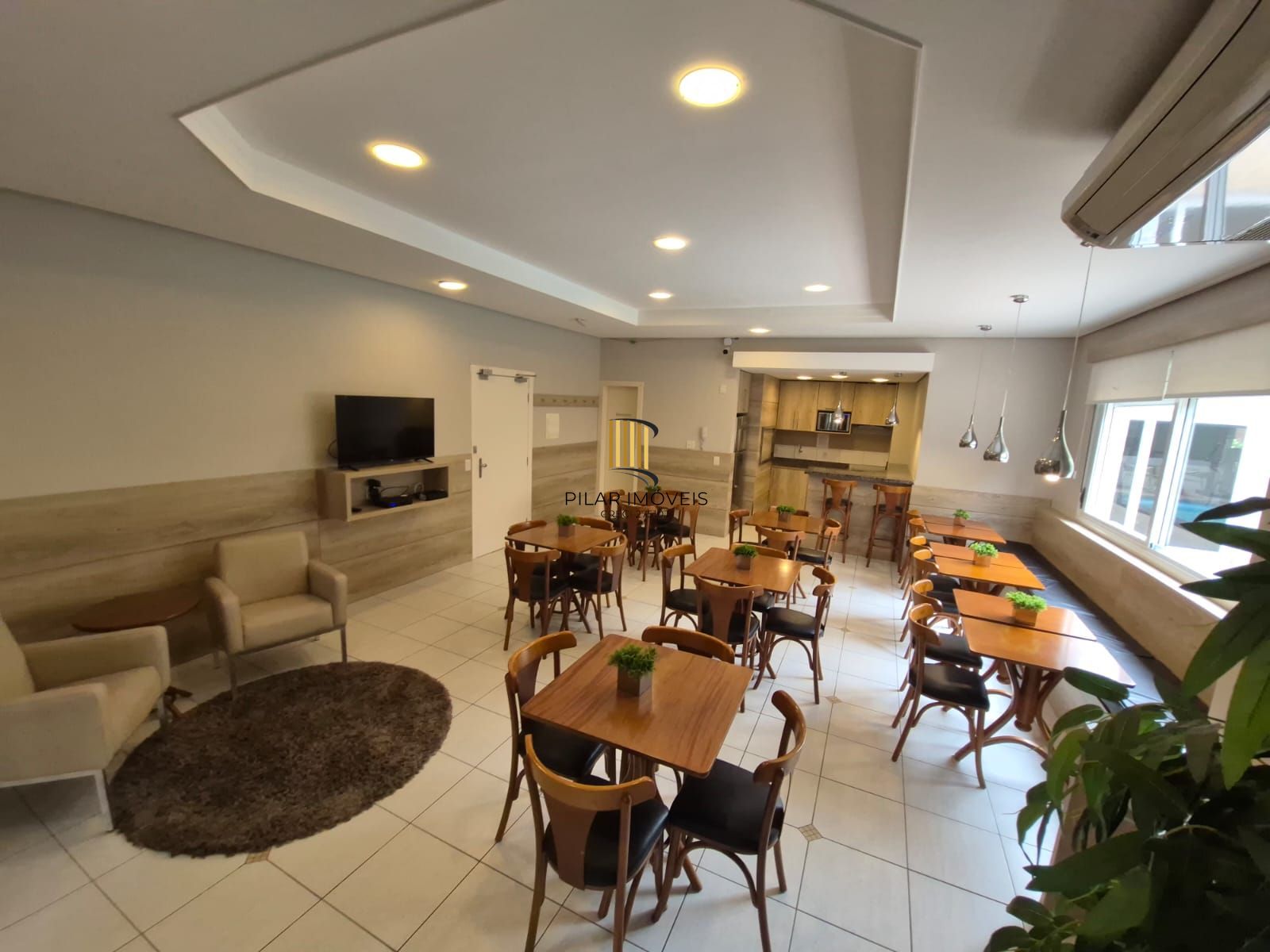 Apartamento mobiliado com 03 dormiórios, transformado em 02 e 02 vagas de garagem