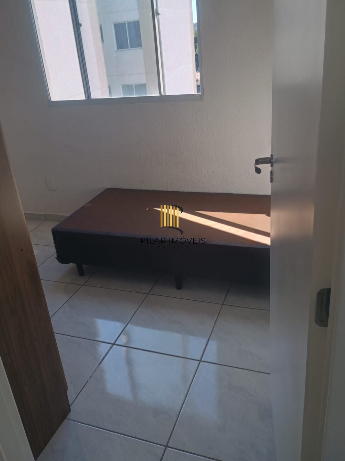 Apartamento 02 dormitórios com garagem