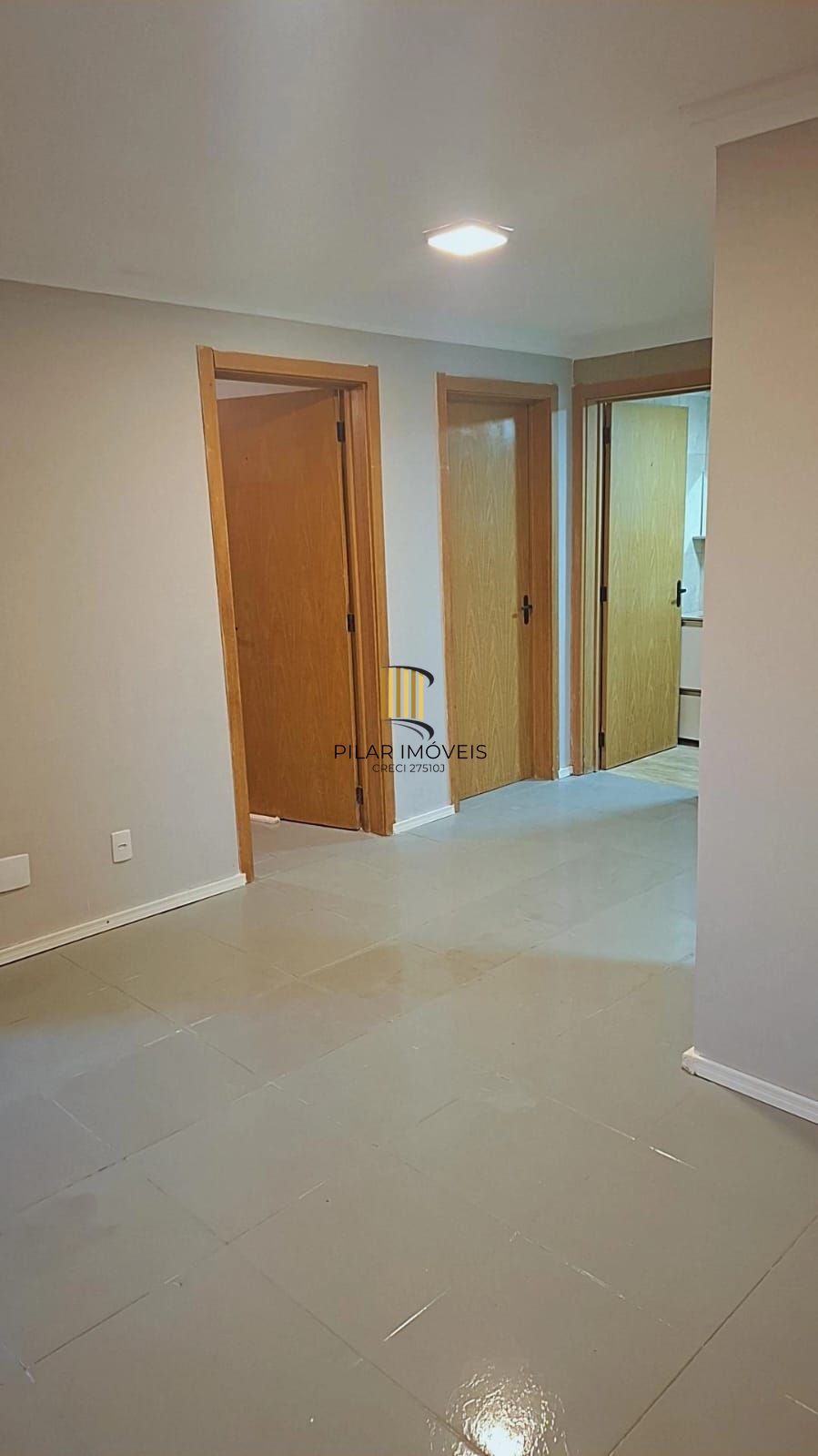 Apartamento com dois dormitórios e garagem