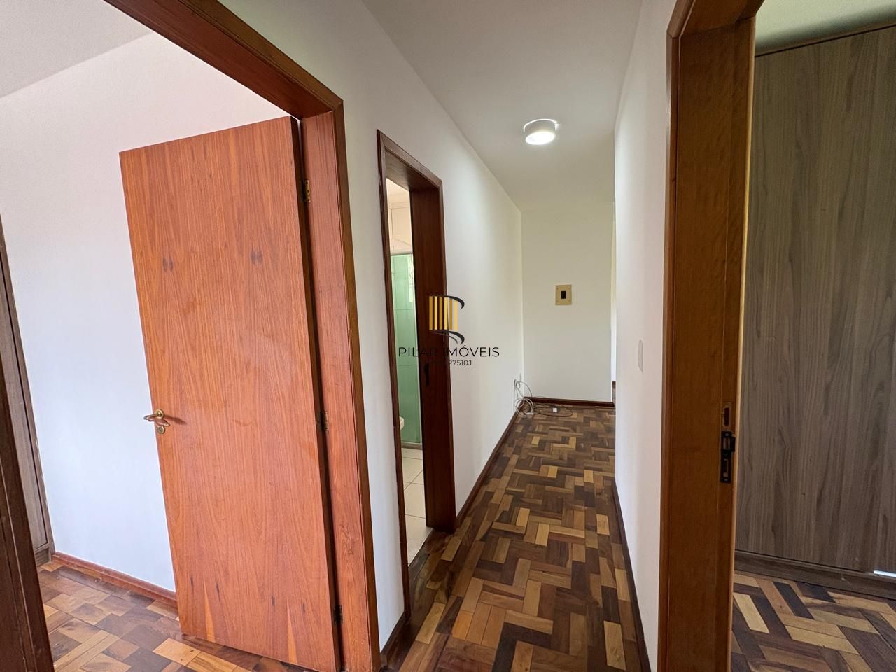 Apartamento com 03 dormitórios com 01 vaga de garagem escriturada