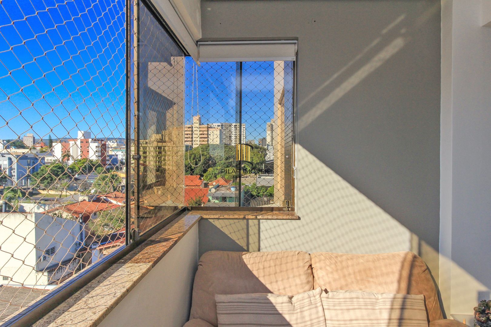 Cobertura à venda com sol nascente, elevador e vaga escriturada