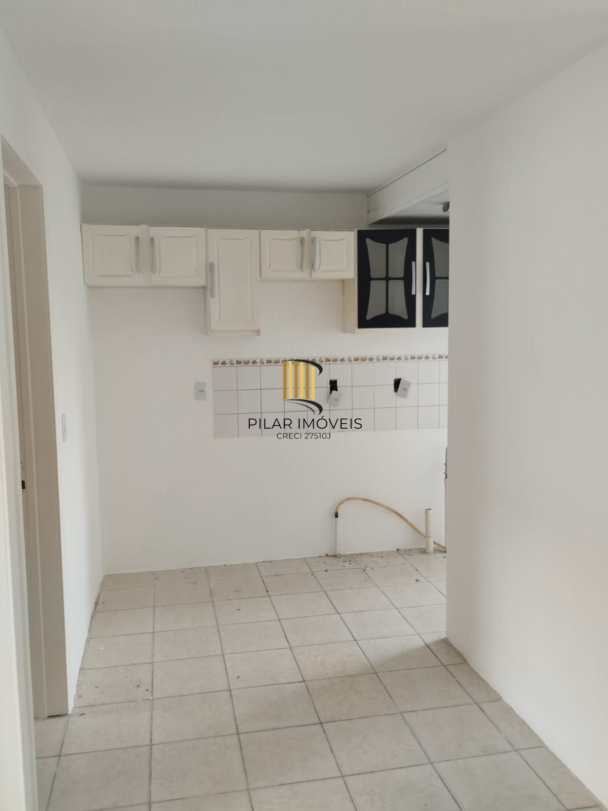 Apartamento com dois dormitórios com garagem