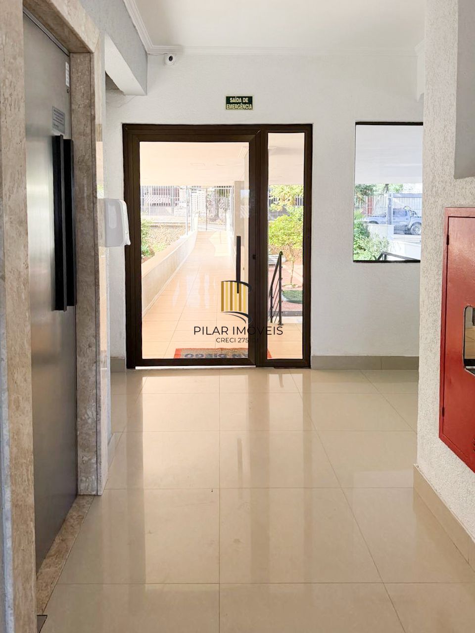 Apartamento com dois dormitórios reformado