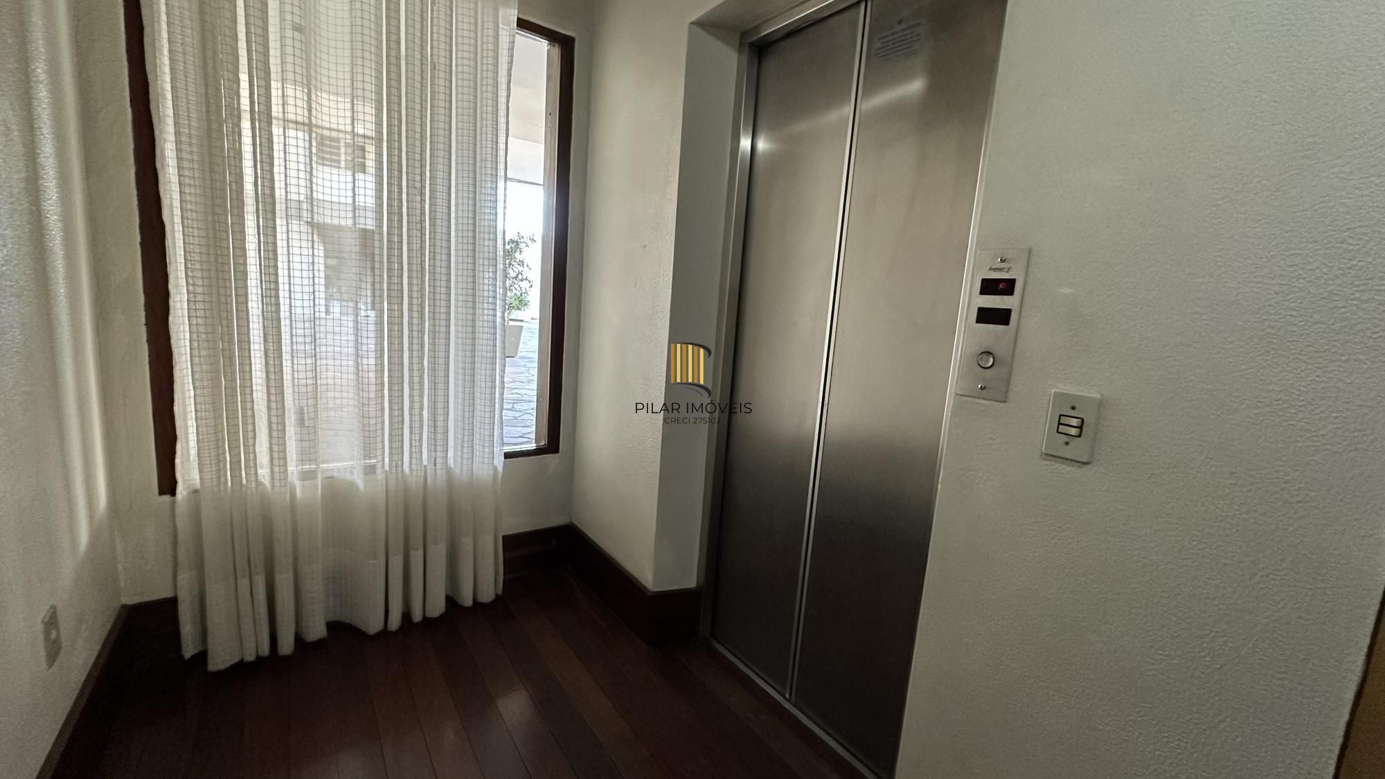 Apartamento com 02 dormitórios e vaga de garagem escriturada