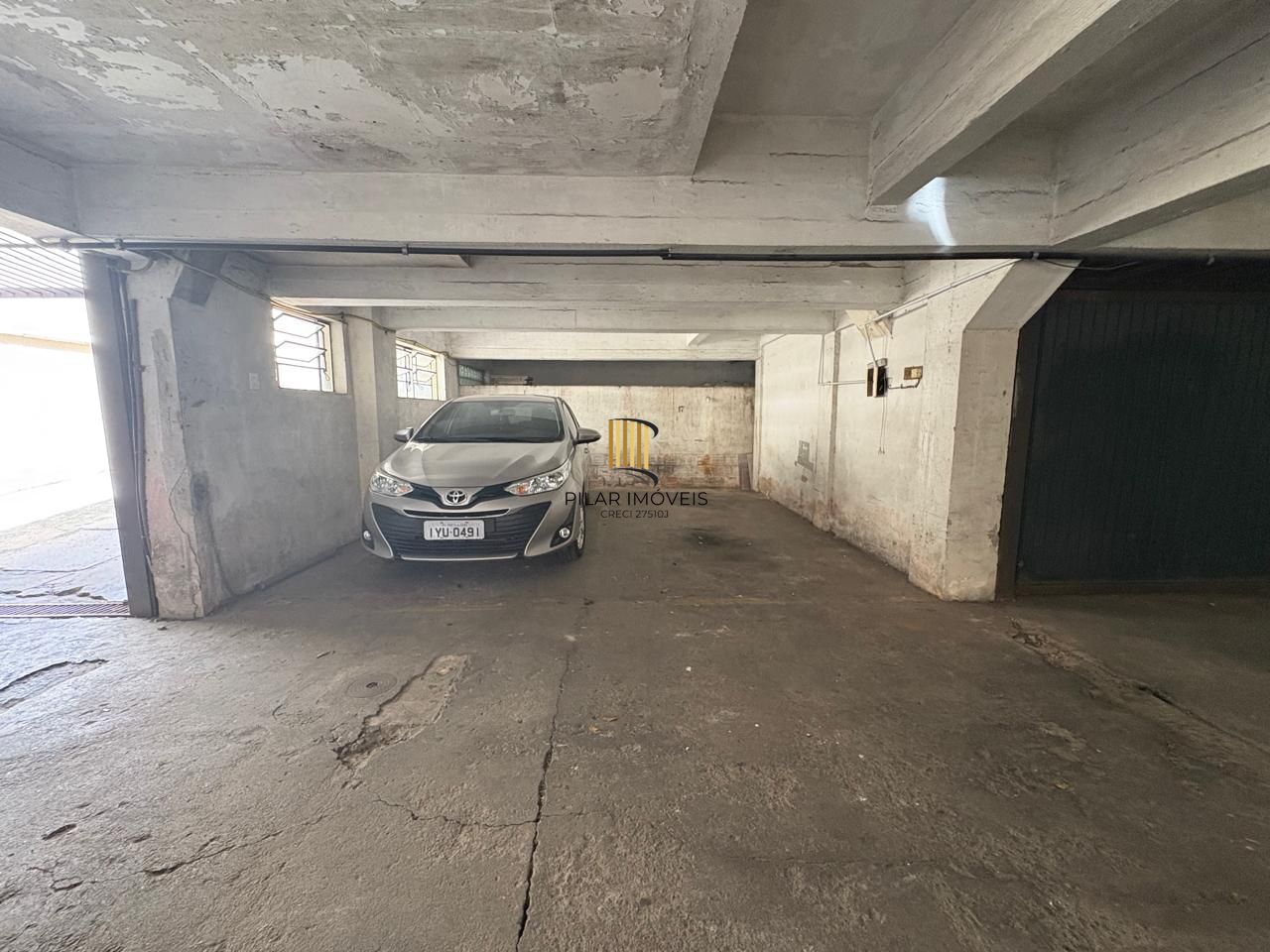 Apartamento com 03 dormitórios com 01 vaga de garagem escriturada