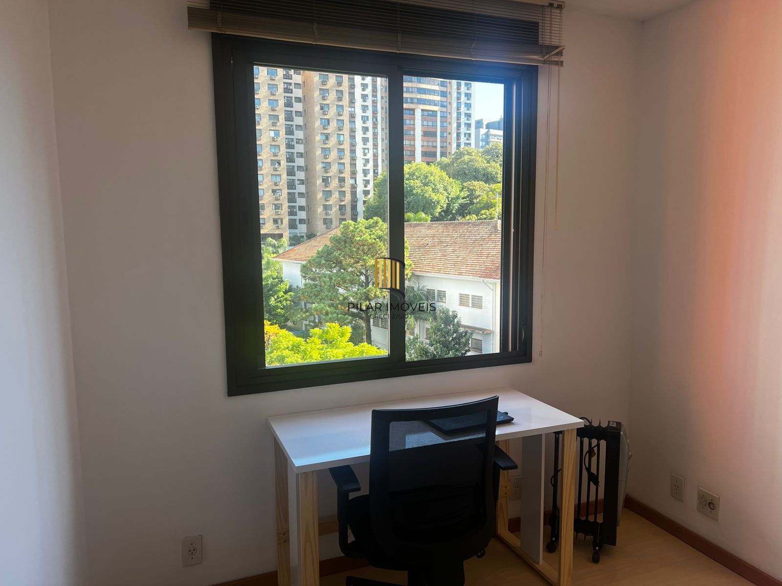Excelente apartamento 02 dormitórios com garagem escriturada Bairro Rio Branco