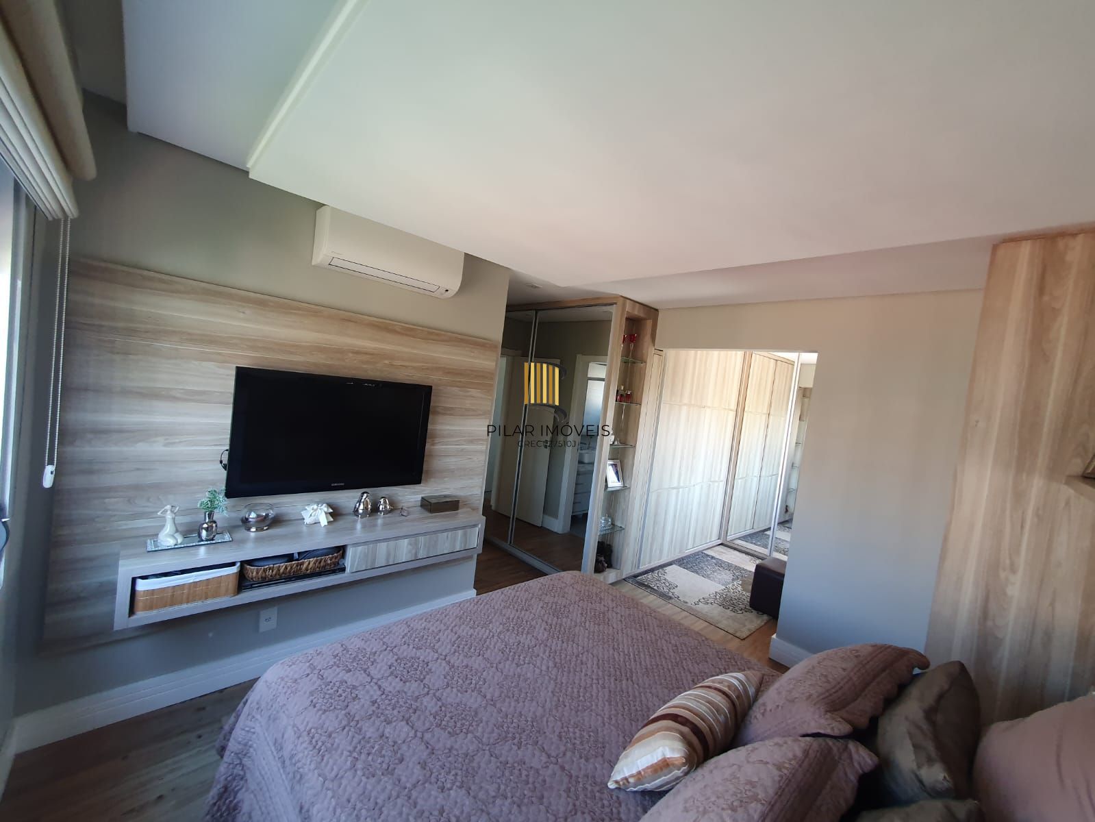 Apartamento mobiliado com 03 dormiórios, transformado em 02 e 02 vagas de garagem