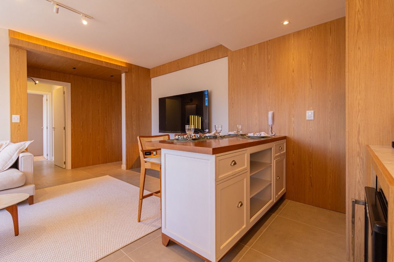 Apartamento com 02 dormitórios e com 01 vaga de garagem Mont Serrat