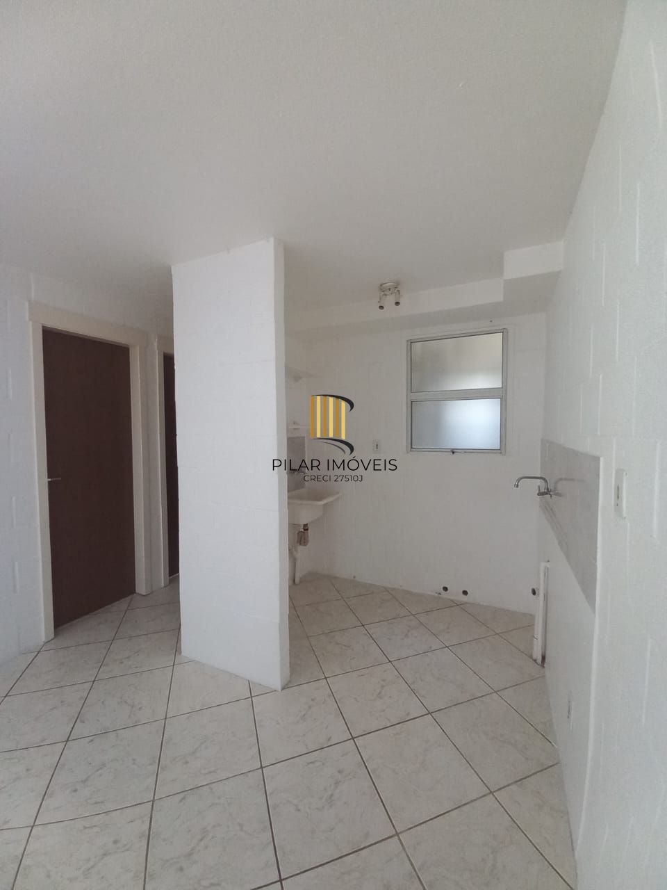 Apartamento com 02 dormitórios com estacionamento por convenção
