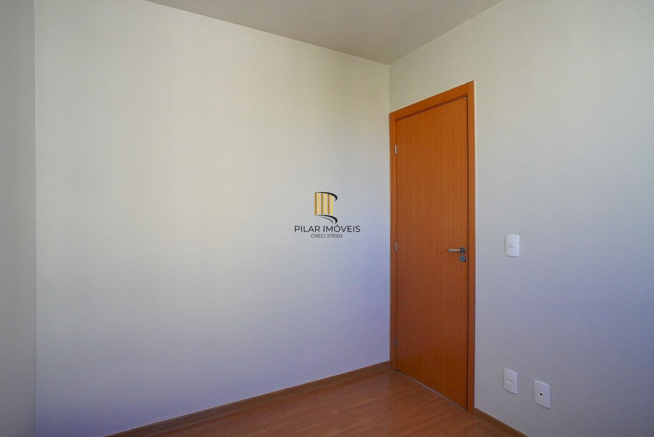 Apartamento com 02 dormitórios e com vaga de garagem