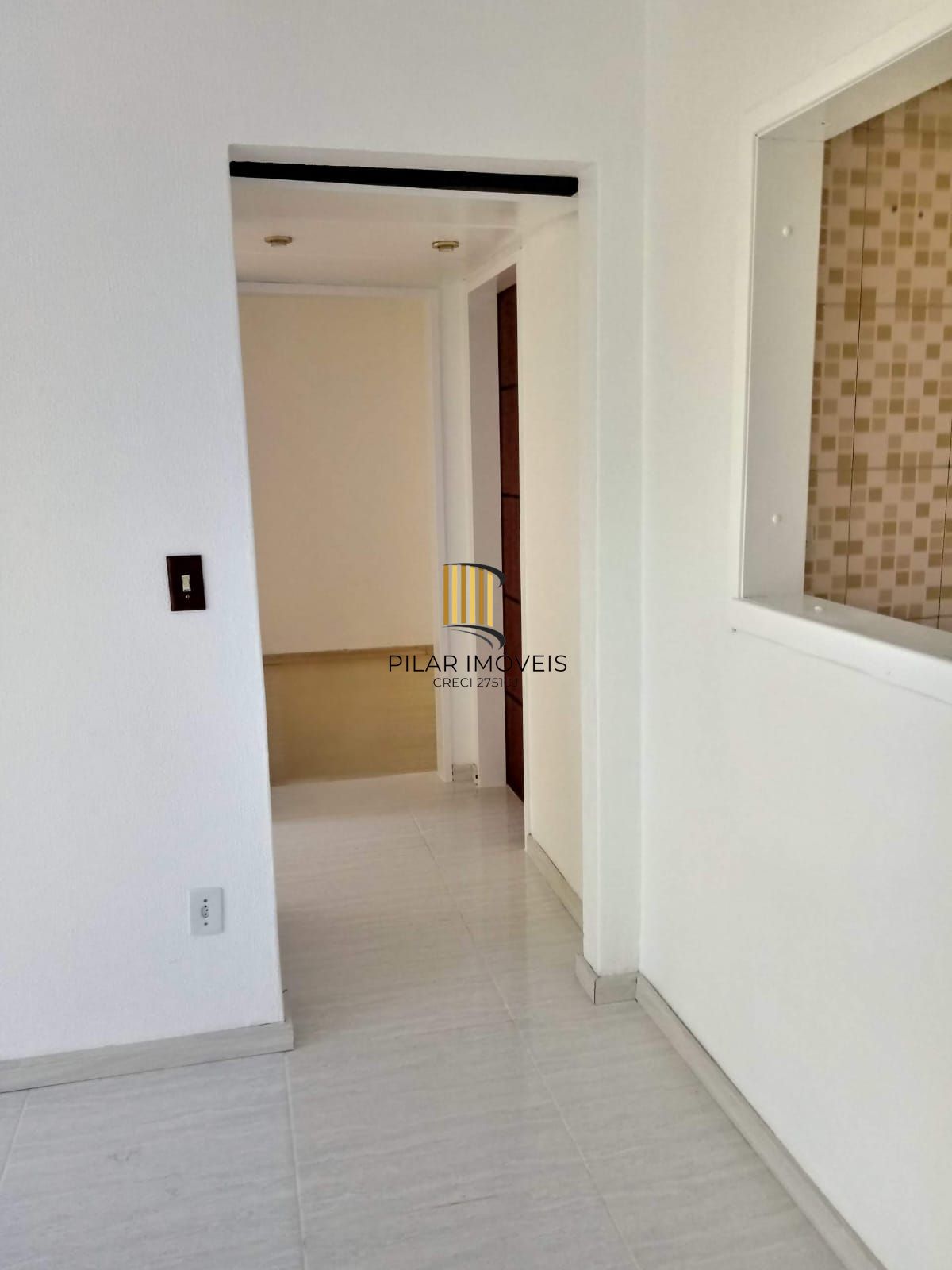 Apartamento com 02 dormitórios com vaga de garagem por convenção