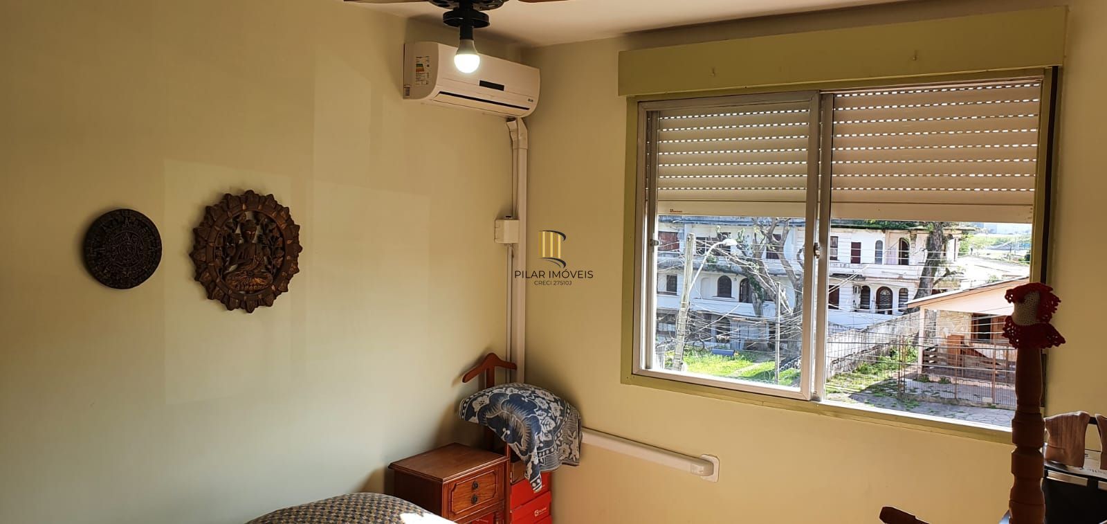 Apartamento com 02 dormitórios semi-mobiliado e um box de garagem