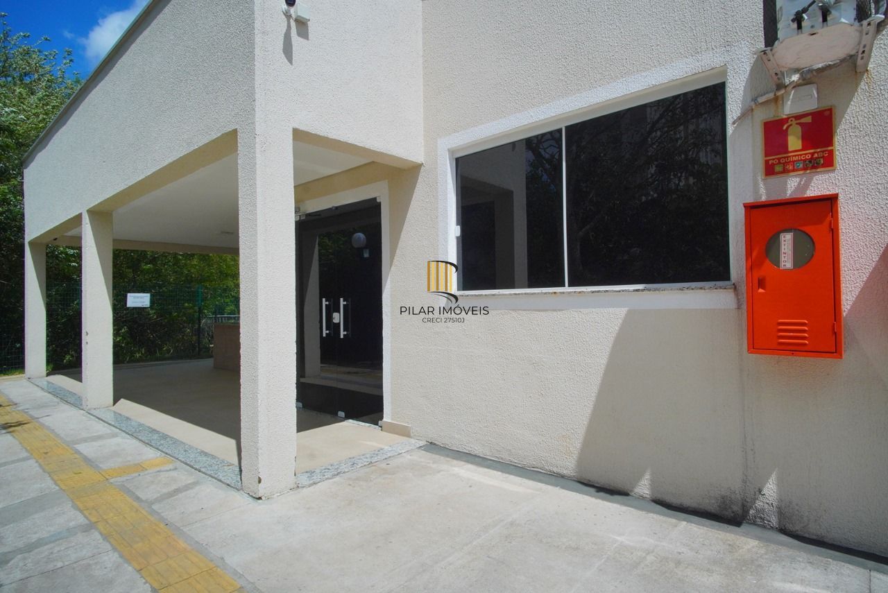 Apartamento com 02 dormitórios e com vaga de garagem