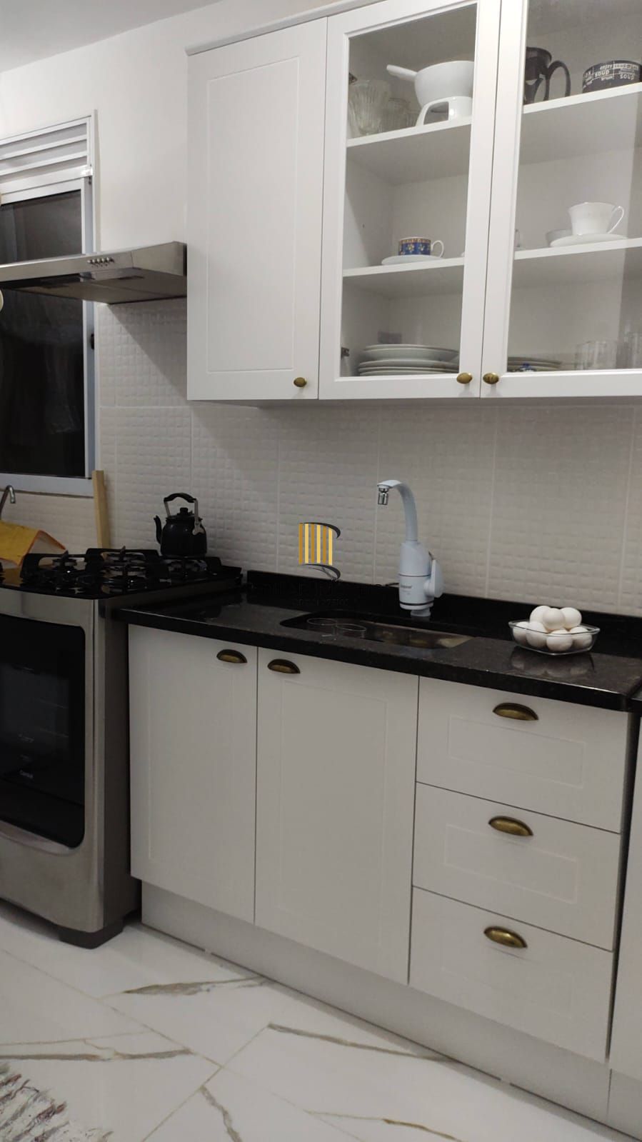 Apartamento 02 dormitórios com 01 vaga de garagem por convenção