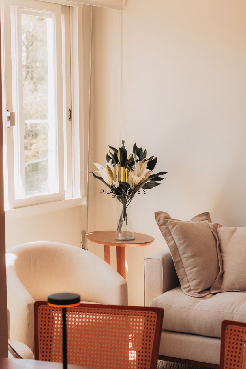 Apartamento com 02 dormitórios e com 01 vaga de garagem Mont Serrat