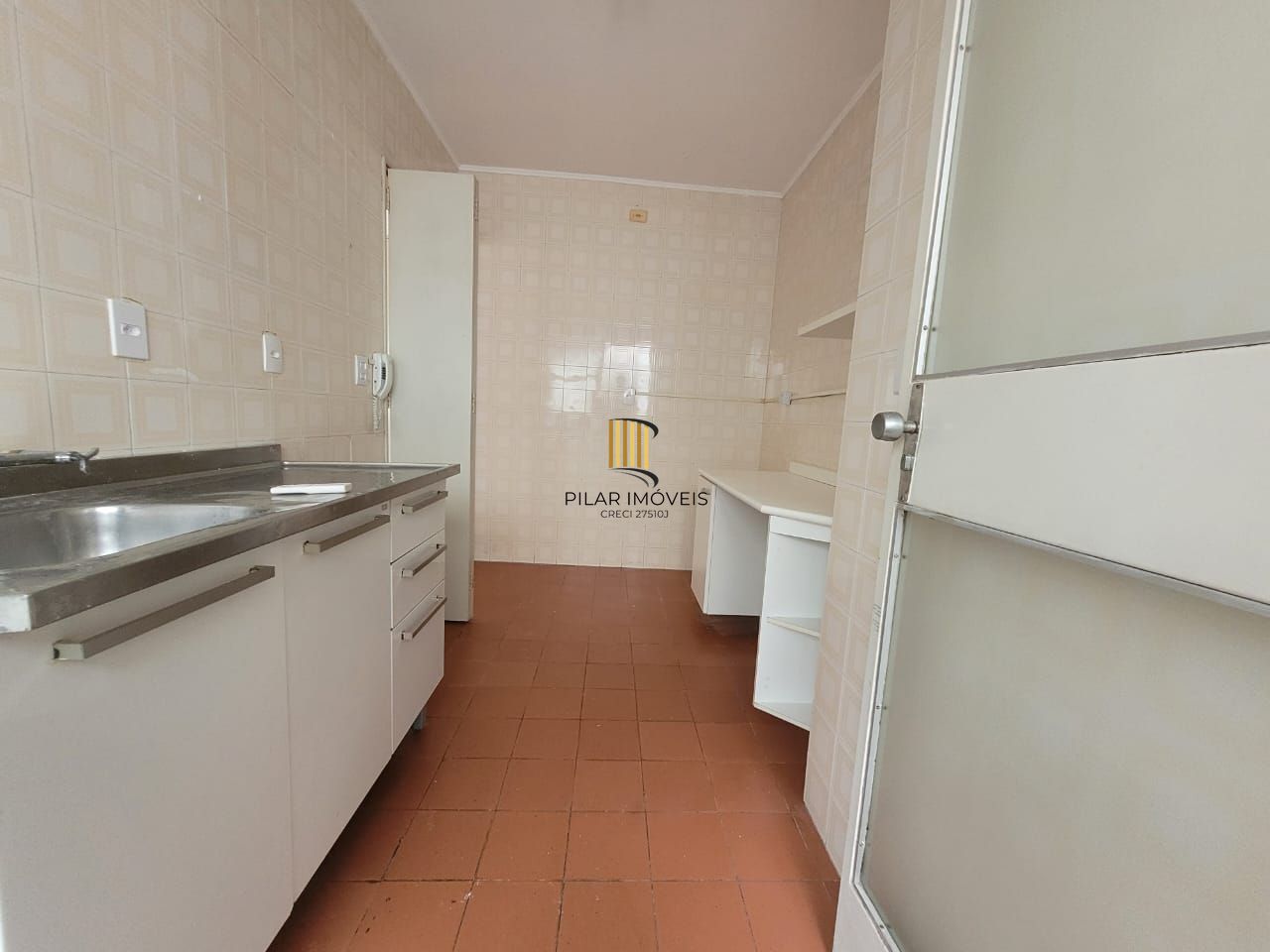 Apartamento de frente 2 dormitórios e vaga coberta próximo do Hospital Conceição