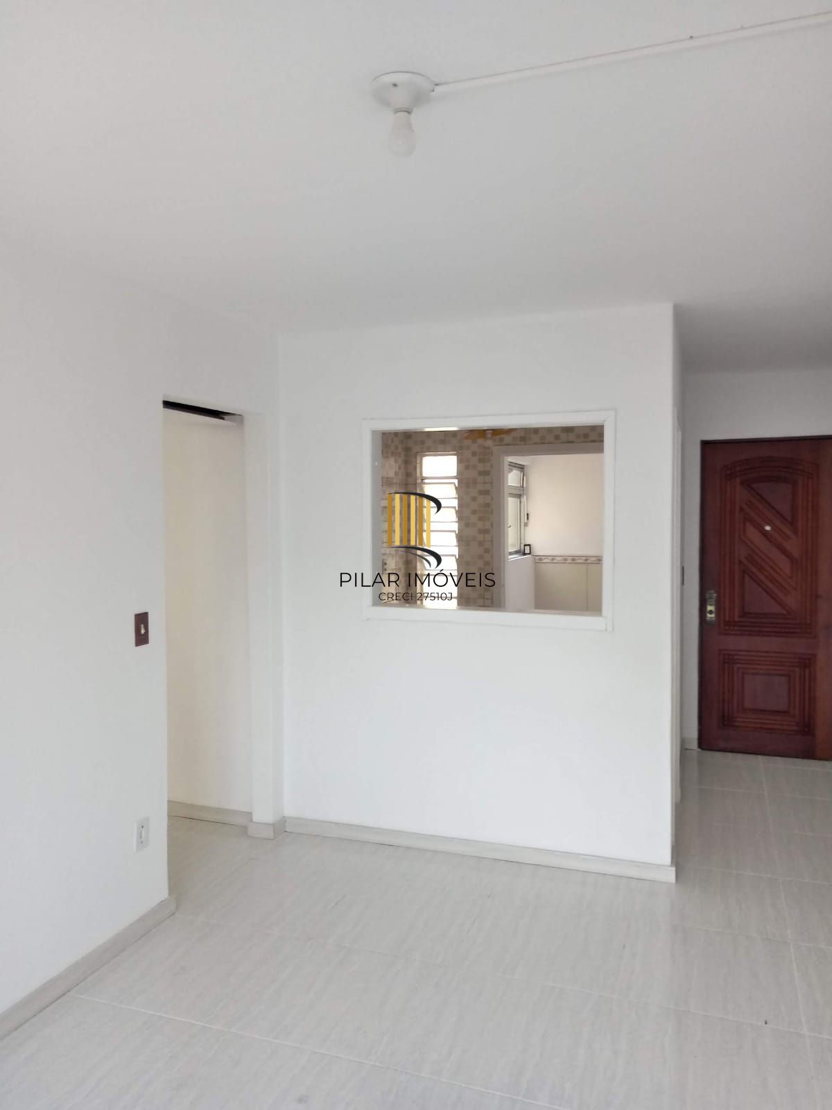 Apartamento com 02 dormitórios com vaga de garagem por convenção
