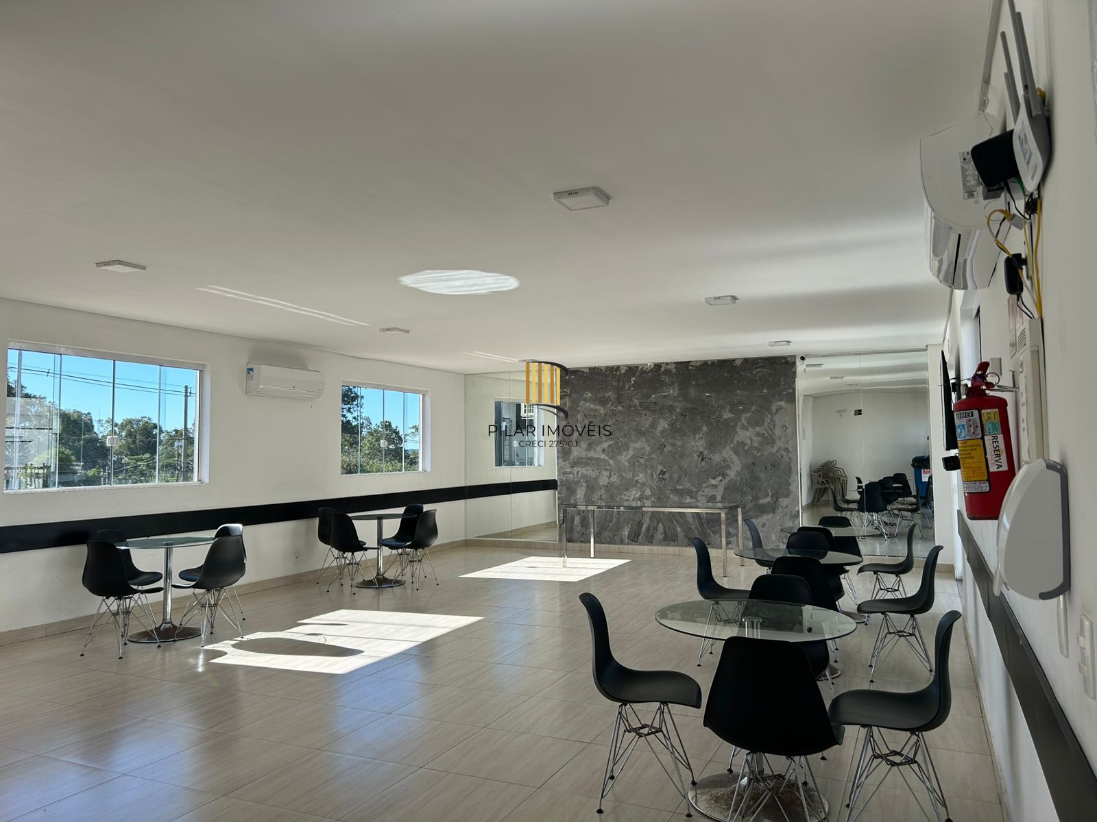 Apartamento com 02 dormitórios com vaga
