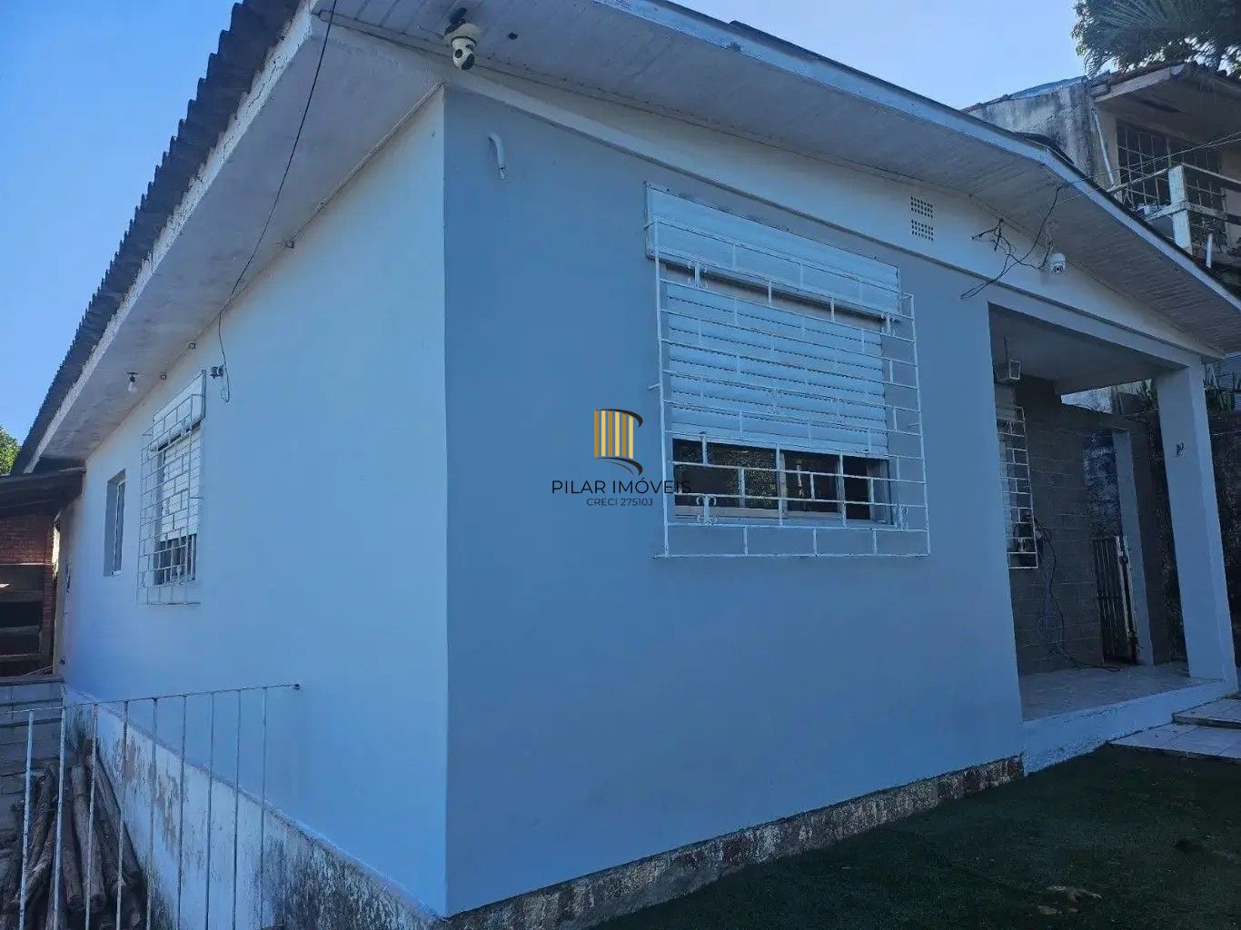 Casa com 02 dormitórios com 02 vagas de garagem