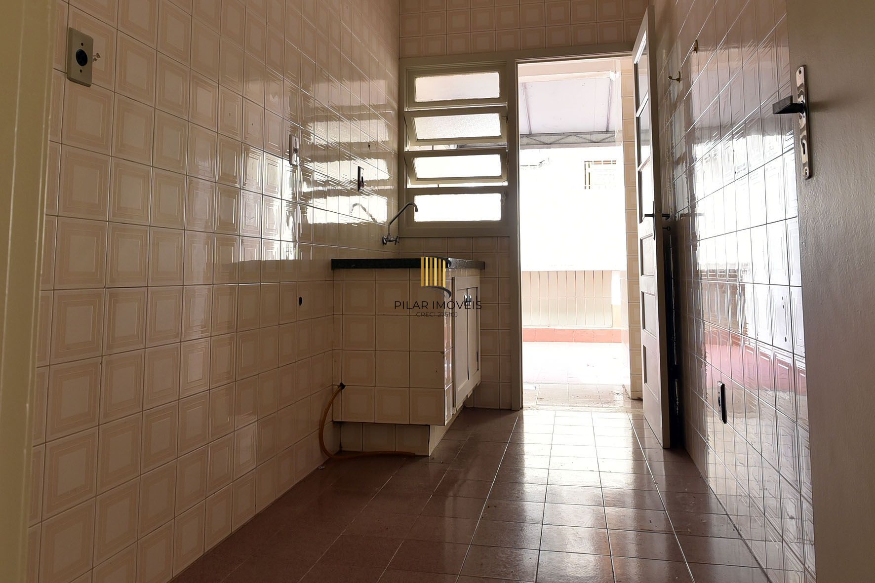 Apartamento com 2 dormitórios e terraço na Cristóvão Colombo!