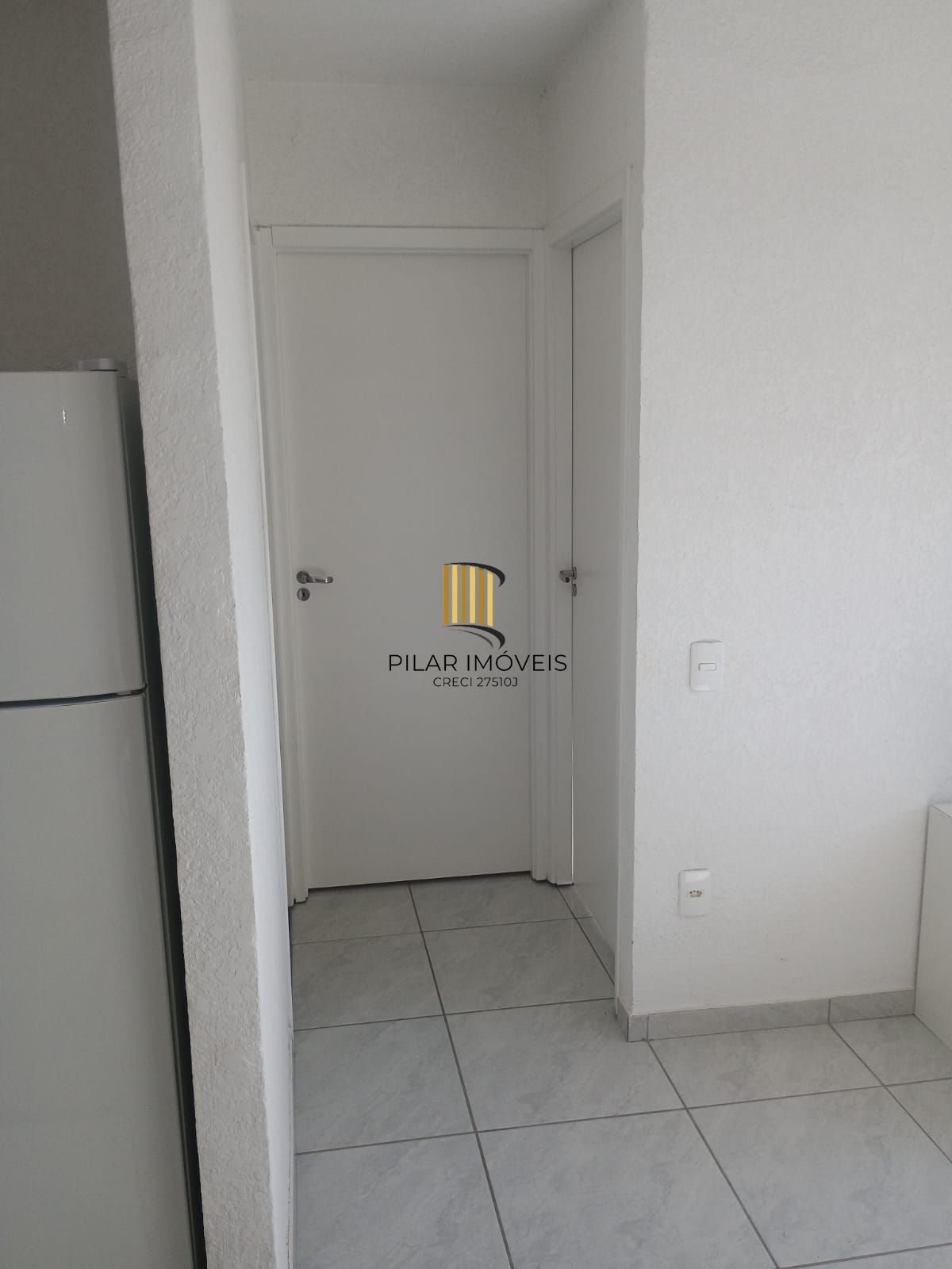 Apartamento 02 dormitórios com garagem
