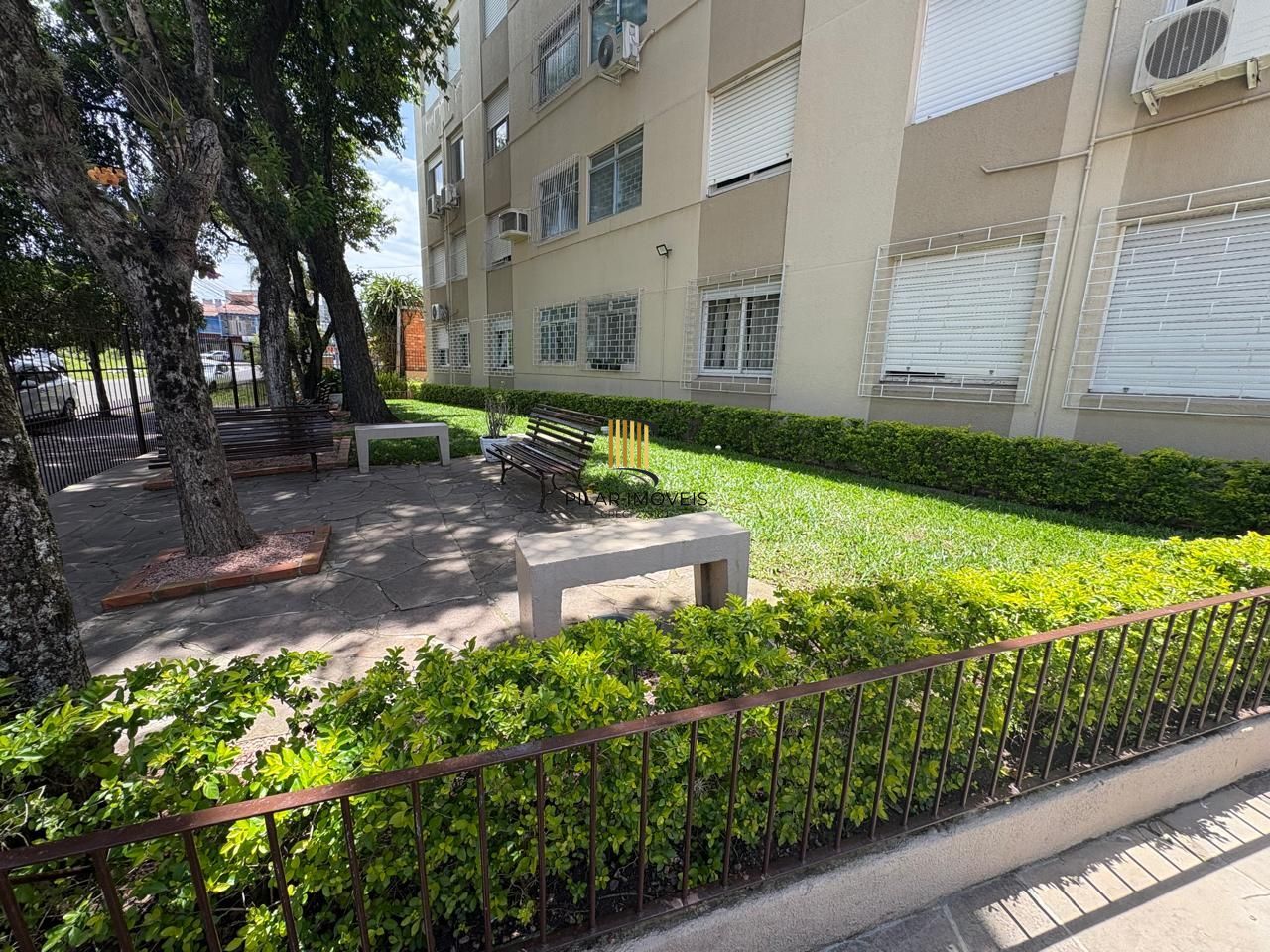 Apartamento com 03 dormitórios com 01 vaga de garagem escriturada