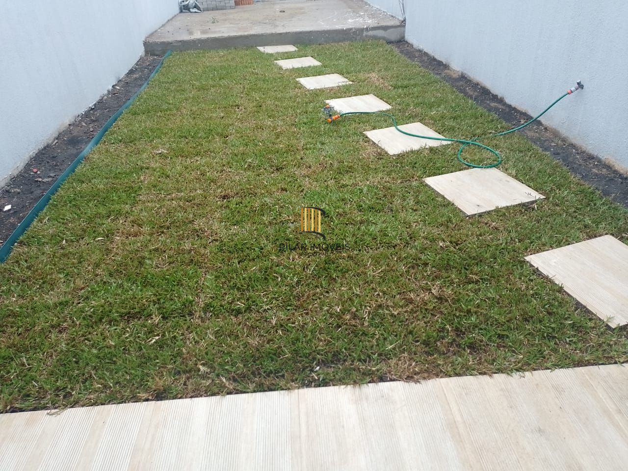 Belíssima casa de 4 dormitórios com 01 suíte  com 2 vagas na  Chácara das Pedras