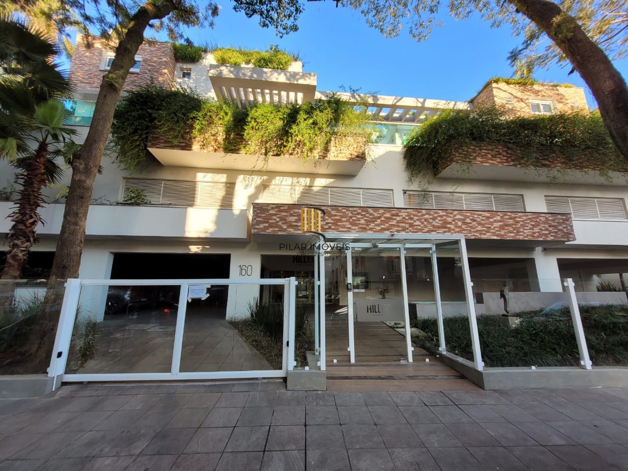 cobertura vista Beira Rio  03 dormitórios com 2 suítes e três vagas individuais