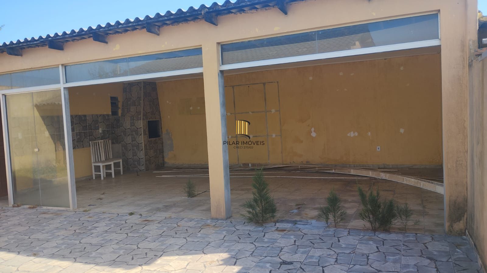 Duas casas a beira mar com 165,15  m2 e garagem