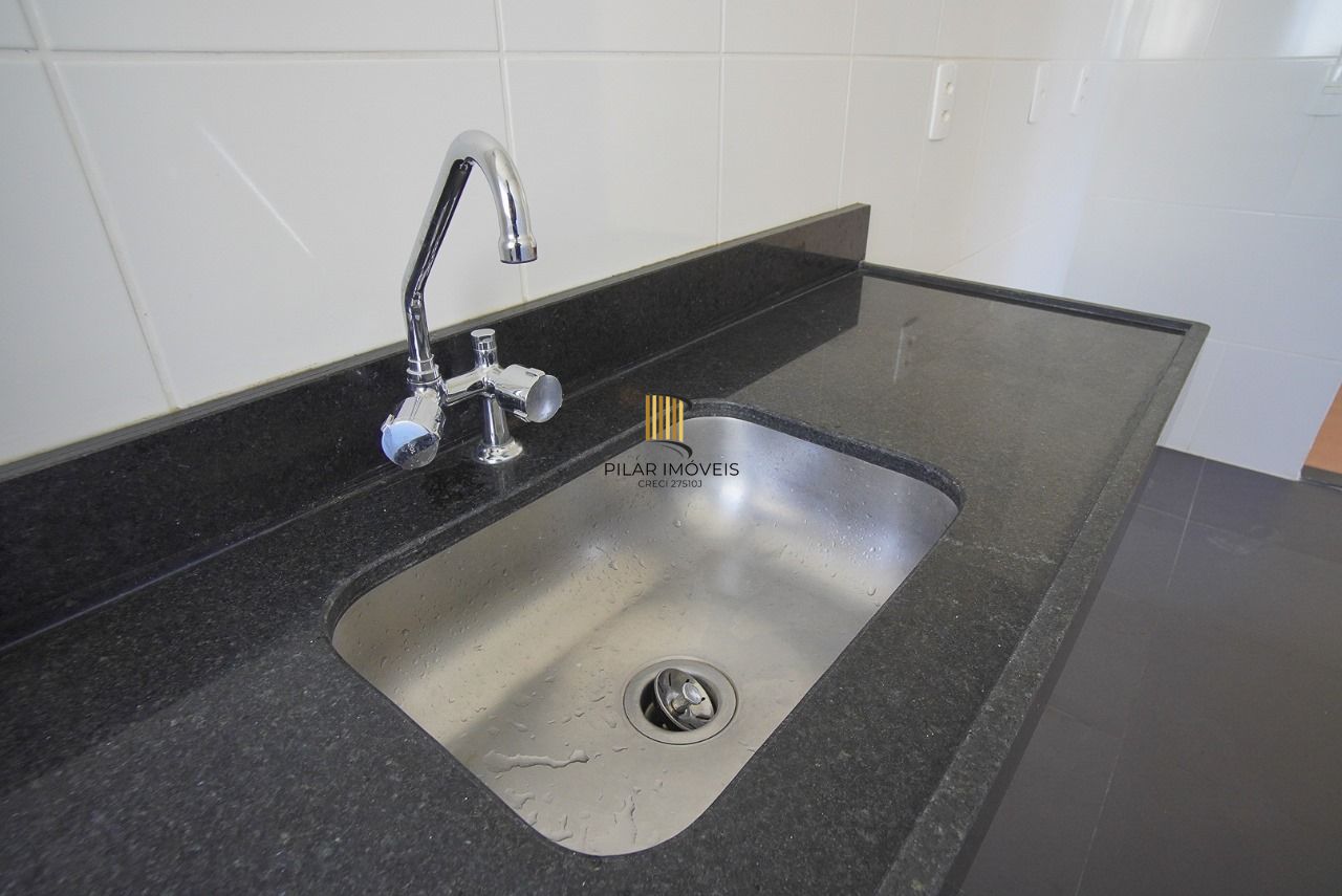 Apartamento com 02 dormitórios e com vaga de garagem