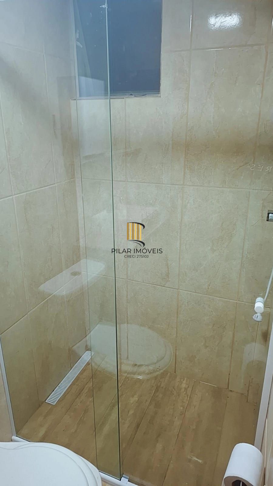 Apartamento com dois dormitórios e garagem