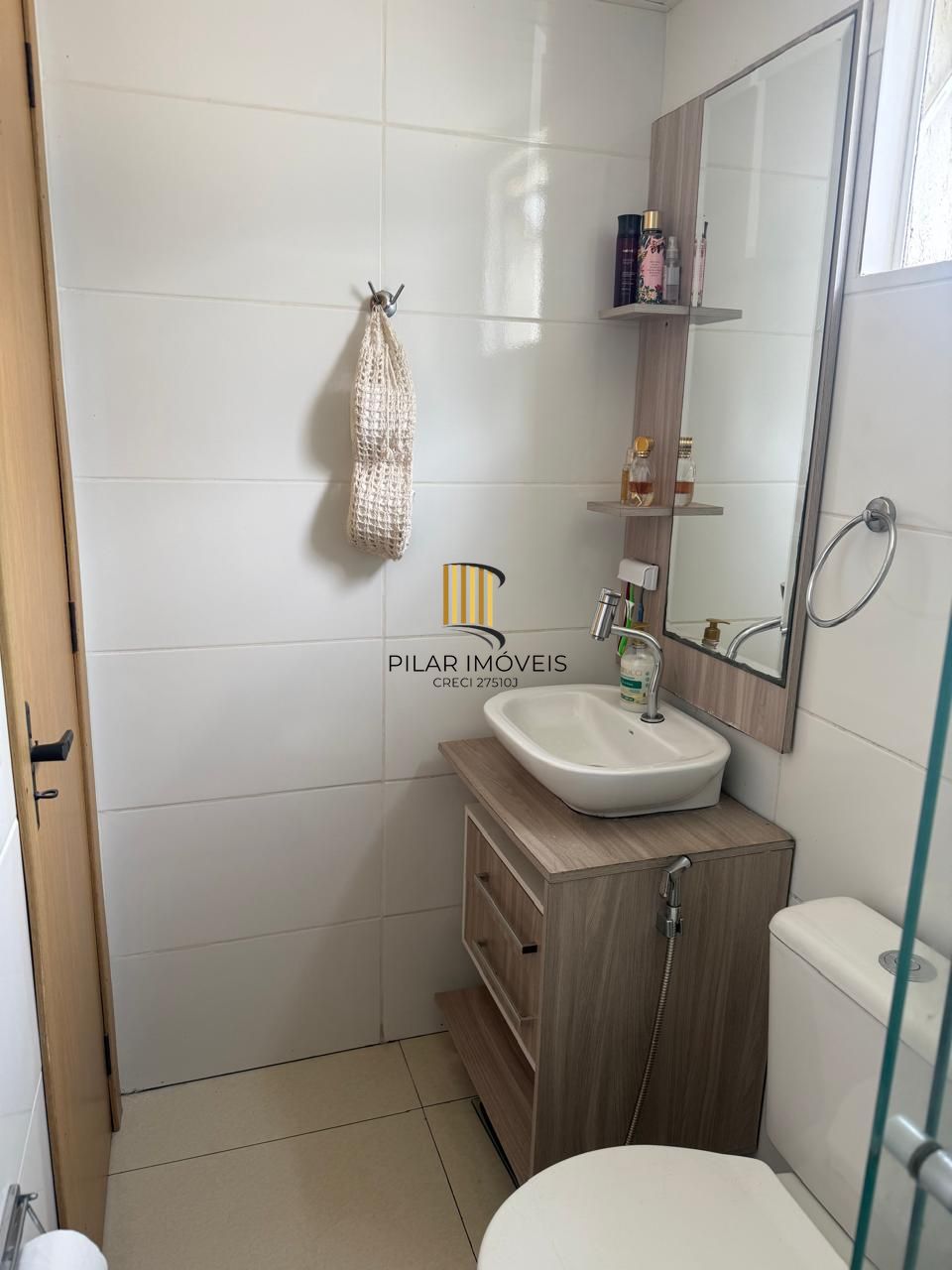 Apartamento 02 dormitórios com vaga rotativa.