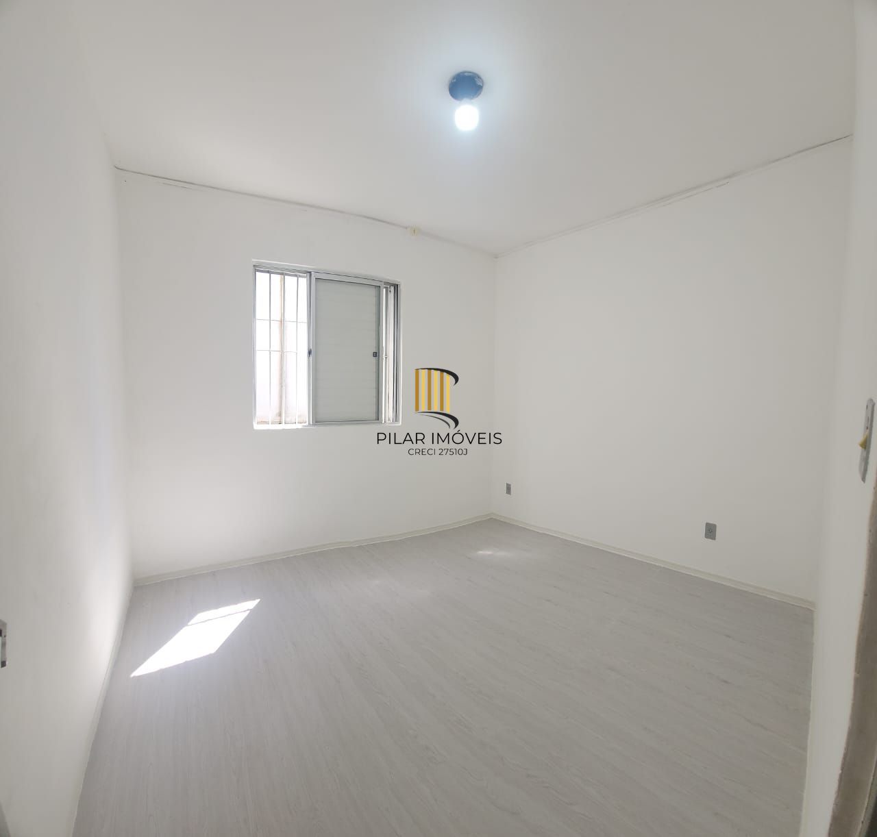 Apartamento com 02 dormitórios com 01 vaga de estacionamento rotativo