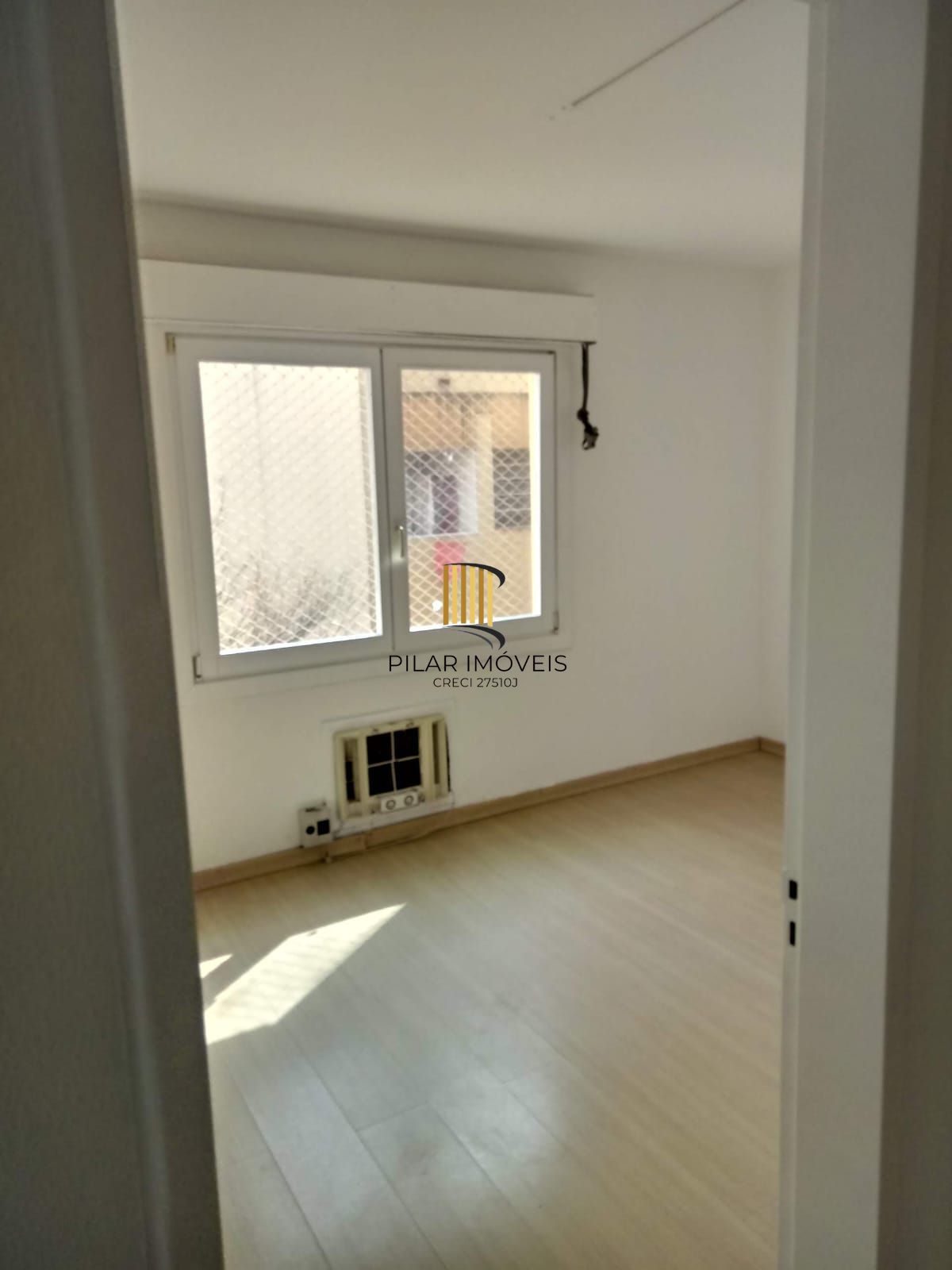 Apartamento com 02 dormitórios com vaga de garagem por convenção