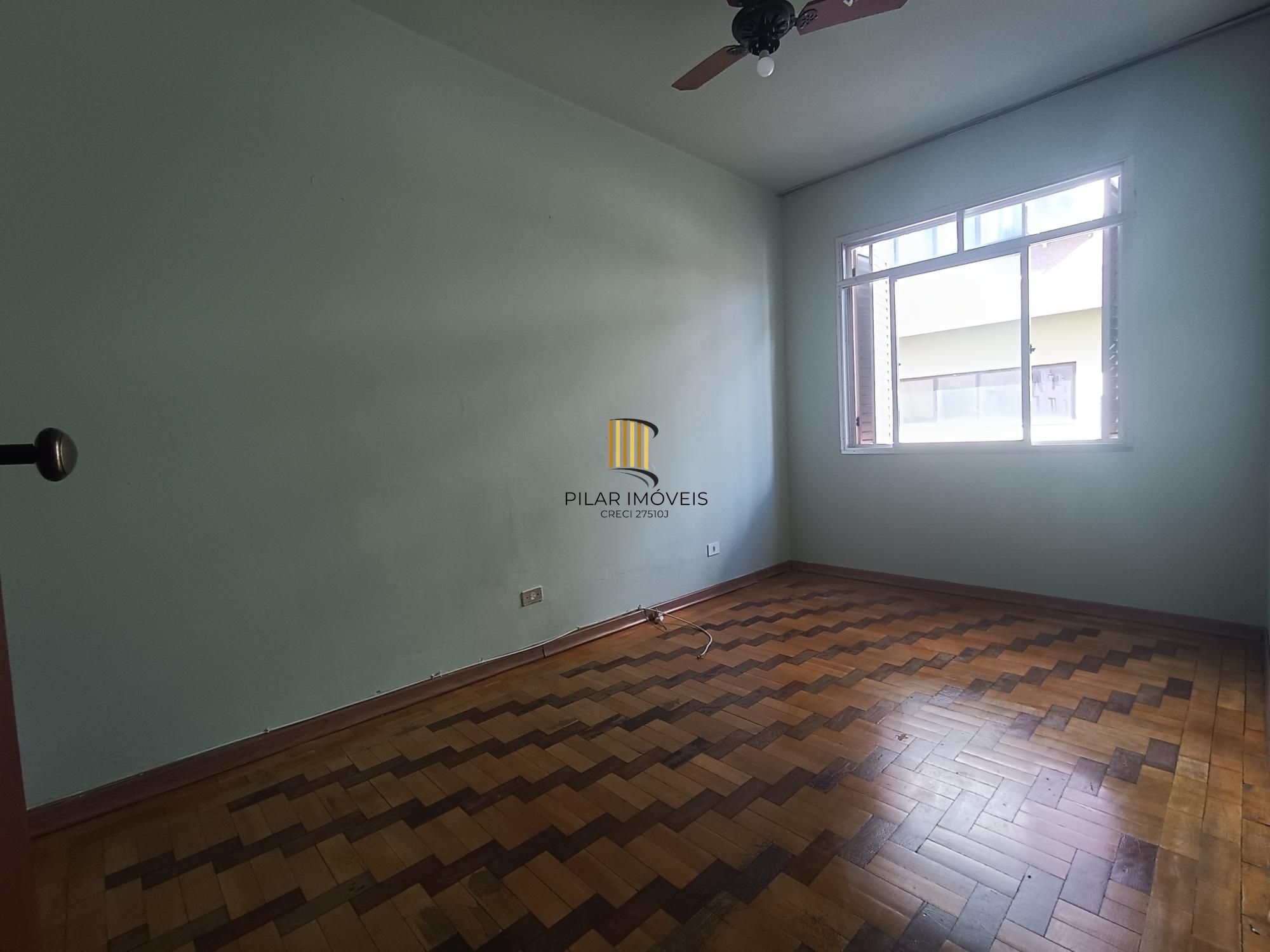 Apartamento 02 dormitórios sem garagem e sem elevador no bairro Cristo Redentor