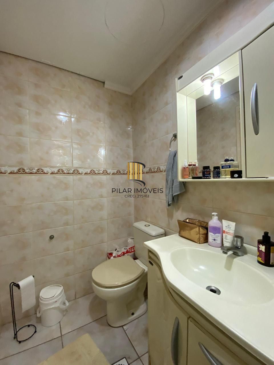 Apartamento 02 dormitórios com vaga de garagem escriturada
