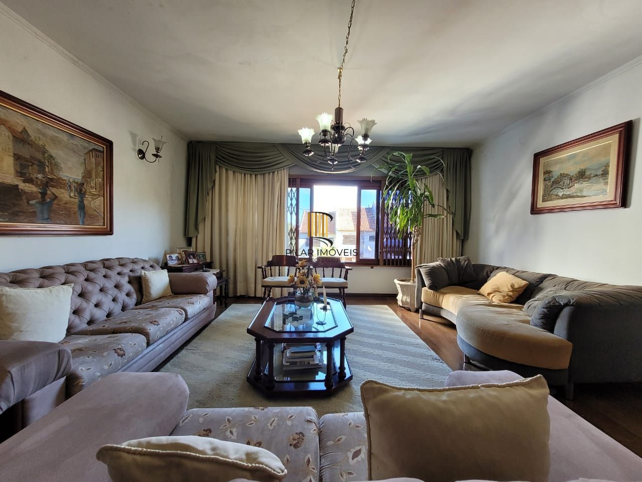 Casa térrea com 04 quartos e com 04 vagas de garagem