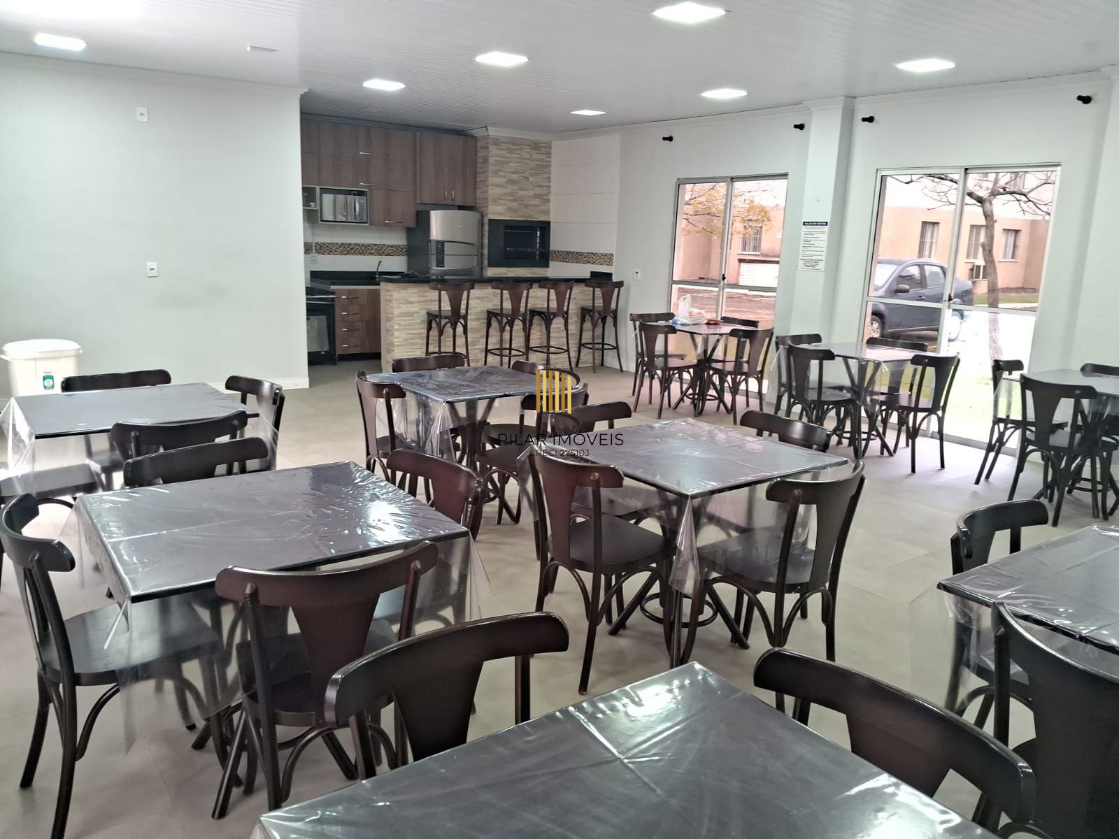 Apartamento 02 dormitórios com vaga no Bairro Sarandi
